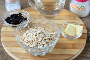 Овсяная каша с изюмом