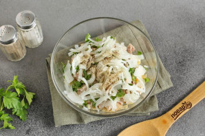 Салат с курицей и яйцами