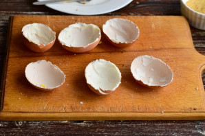 Яйца жареные в скорлупе