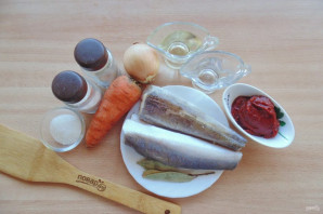 Рыбные консервы в томатном соусе