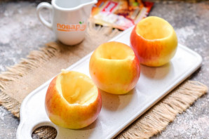 Запеченные яблоки с творогом и корицей