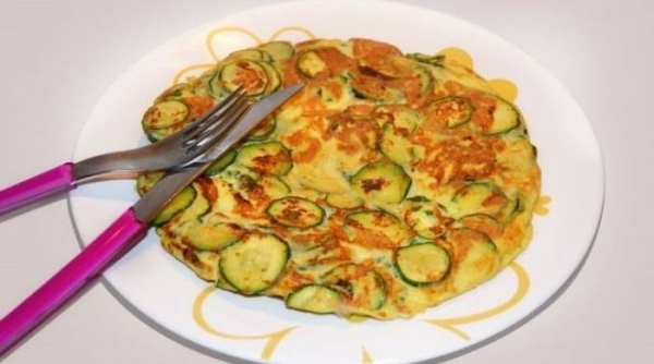 
Омлет на сковороде с сыром — 5 рецептов с овощами	