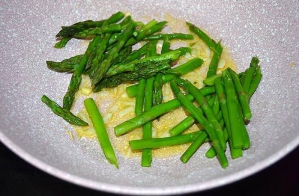 
Омлет на сковороде с сыром — 5 рецептов с овощами	