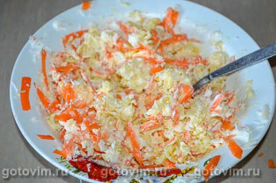 Салат из лапши быстрого приготовления с плавленым сырком и морковью