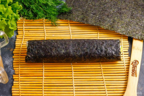 Роллы с курицей и авокадо