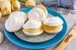 Пирожное из безе с кремом Пирожное из безе с кремом