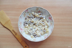 Салат с языком и ананасом