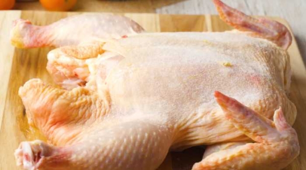 
Сочная курица целиком в духовке с хрустящей корочкой	