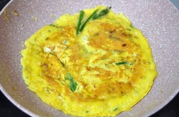 
Омлет на сковороде с сыром — 5 рецептов с овощами	