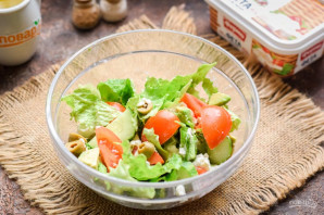 Салат с авокадо и оливками