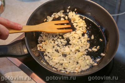 Круассаны из готового слоеного теста с курицей и грибами