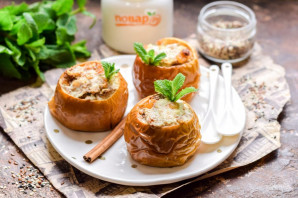 Запеченные яблоки с творогом и корицей