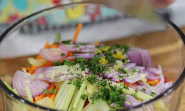 
Рыба с овощами в духовке — простой рецепт запекания в пергаменте	