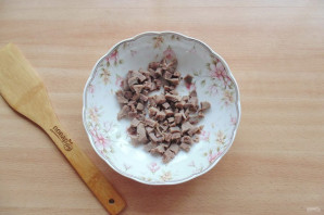 Салат с языком и ананасом