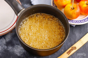 Яблоки в карамели