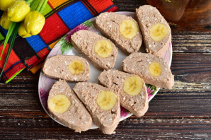 Творожно-шоколадный десерт с бананом