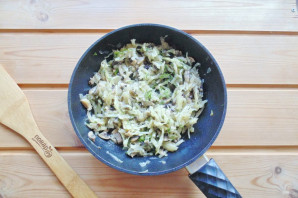 Пирог с капустой и грибами