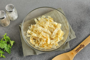 Салат с курицей и яйцами