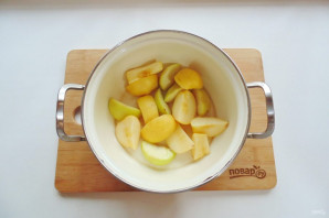 Компот из ежевики и яблок Компот из ежевики и яблок