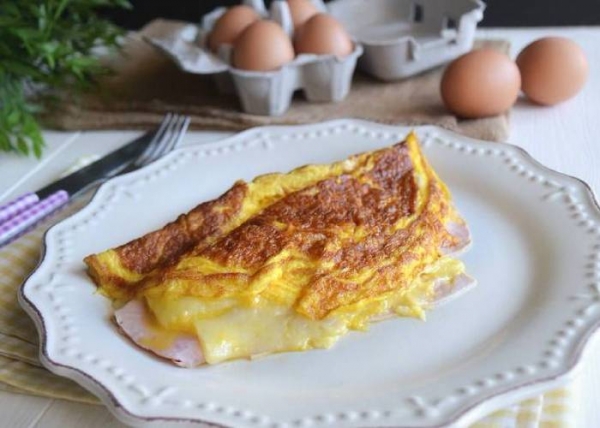 
Омлет на сковороде с молоком и сыром — 5 простых рецептов с фото	