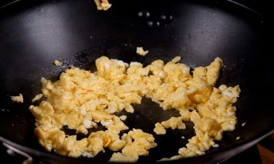 Как приготовить жареный рис с овощами и яйцом на сковороде вкусно по простым рецептам
Как приготовить жареный рис с овощами и яйцом на сковороде вкусно по простым рецептам