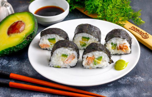 Роллы с жареным лососем