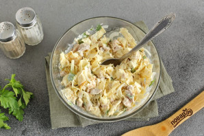 Салат с курицей и яйцами