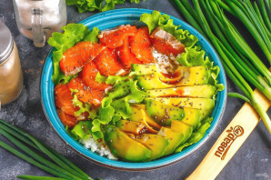 Боул с лососем и авокадо Боул с лососем и авокадо