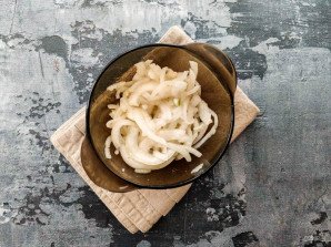 Маринованная скумбрия с луком за 2 часа