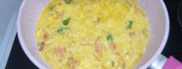 
Омлет на сковороде с молоком и сыром — 5 простых рецептов с фото	