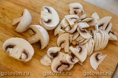 Круассаны из готового слоеного теста с курицей и грибами