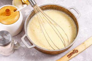 Пирожное из безе с кремом Пирожное из безе с кремом