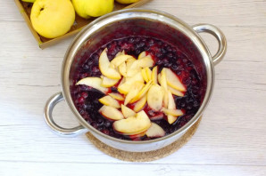 Варенье из клюквы и яблок Варенье из клюквы и яблок