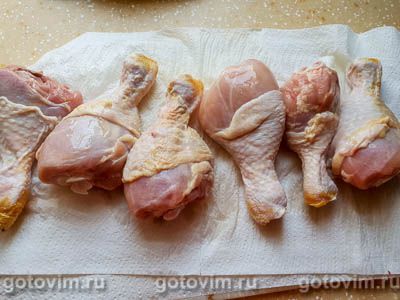 Куриные ножки в духовке, запеченные с чесноком, клюквой и медом