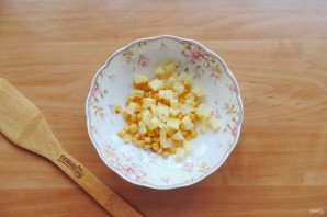 "Буржуйский" салат с ананасом и курицей