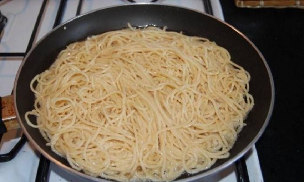 Омлет с сыром на сковороде — 7 пошаговых рецептов с добавками с фотографиями
Омлет с сыром на сковороде — 7 пошаговых рецептов с добавками с фотографиями