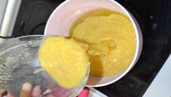 
Омлет на сковороде с сыром — 5 рецептов с овощами	