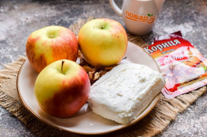 Запеченные яблоки с творогом и корицей