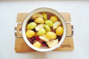 Компот из ежевики и яблок Компот из ежевики и яблок