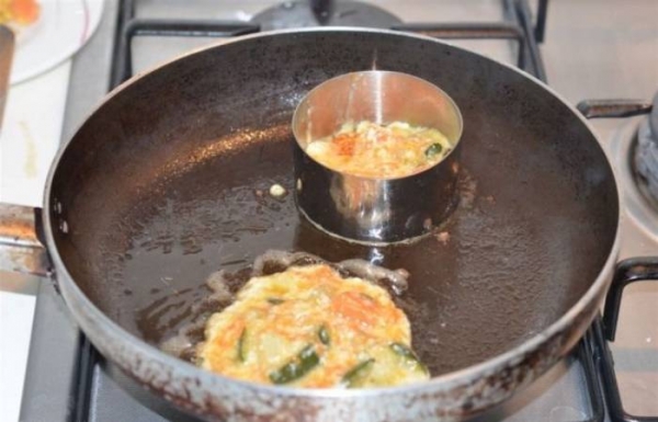 
Омлет на сковороде с молоком и сыром — 5 простых рецептов с фото	