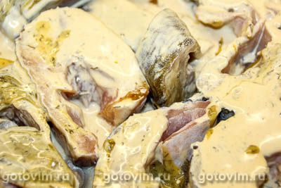 Налим в горчичном соусе, запеченный в духовке