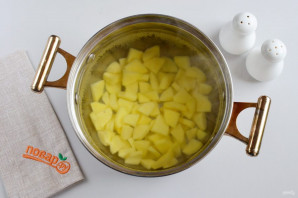 Суп с фасолью и огурцами Суп с фасолью и огурцами