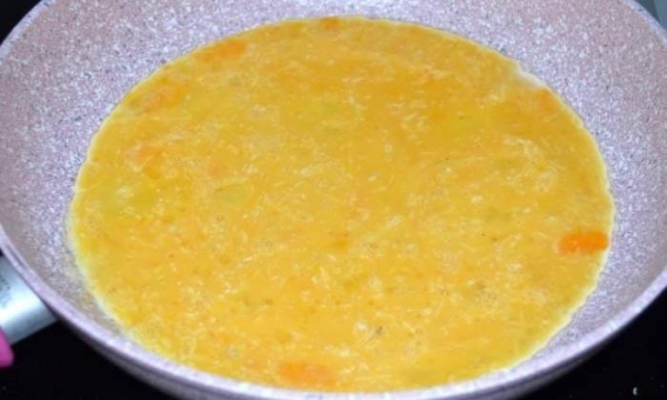 Омлет с сыром на сковороде — 7 пошаговых рецептов с добавками с фотографиями
Омлет с сыром на сковороде — 7 пошаговых рецептов с добавками с фотографиями