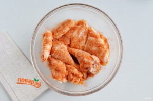 Вкусная жареная курица