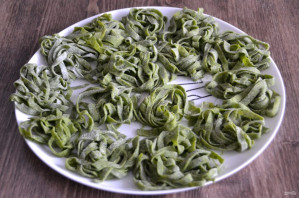 Лапша со шпинатом