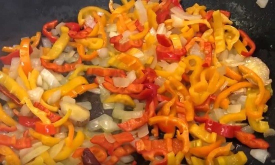 Как приготовить жареный рис с овощами и яйцом на сковороде вкусно по простым рецептам
Как приготовить жареный рис с овощами и яйцом на сковороде вкусно по простым рецептам