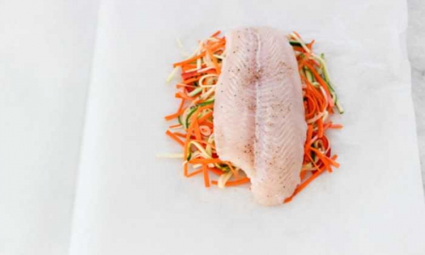 
Рыба с овощами в духовке — простой рецепт запекания в пергаменте	