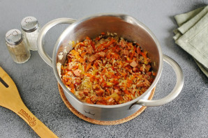 Рисовая каша с колбасой