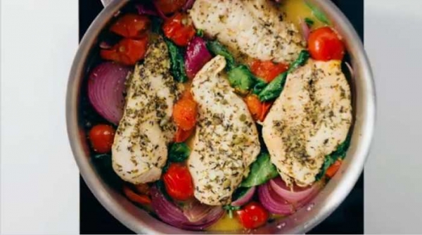 
Куриная грудка на сковороде с овощами, простой и вкусный рецепт	