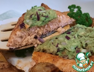 Нежное филе лосося с топпингом из авокадо